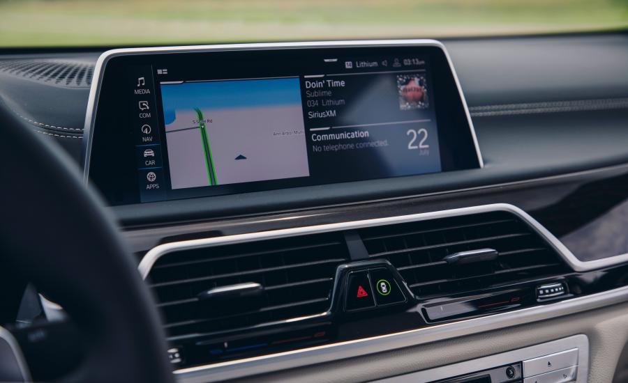 Детали интерьера BMW 745e xDrive M Sport (G11) 2019 года  (NA) (фото 24 из 32)
